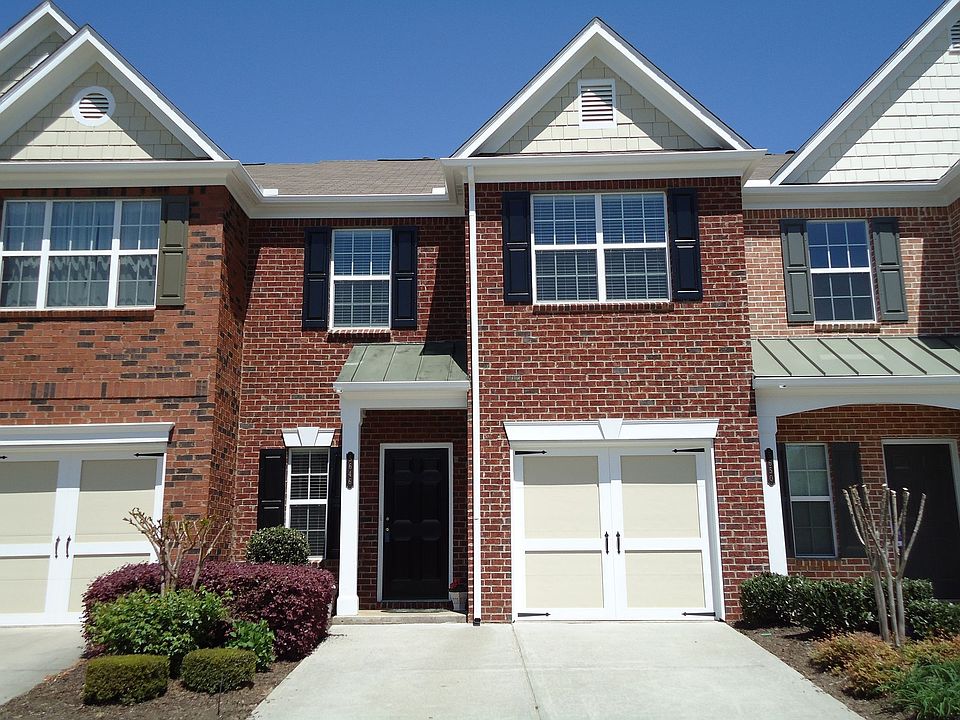 Move-in Ready brick townhome within walking distance to shopping & restaurants