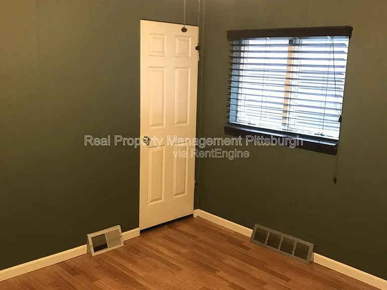 4554 Friendship Ave — Photo 10