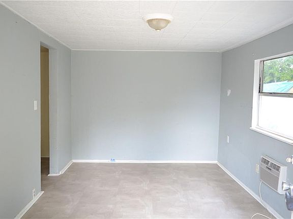 2nd image of 3803 Walnut Ave