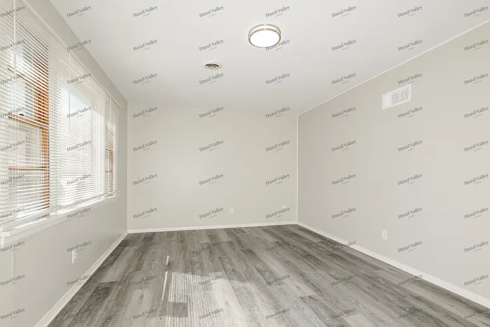 2 bed, 1.0 bath, 1048 sqft, $1,365 — Photo 3