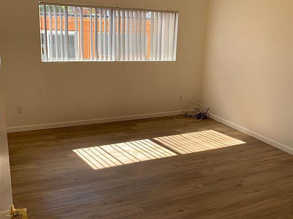 4th image of 740 N Alfred St #104