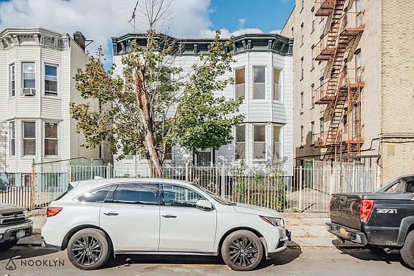 Rented by Nooklyn NYC LLC | media 25