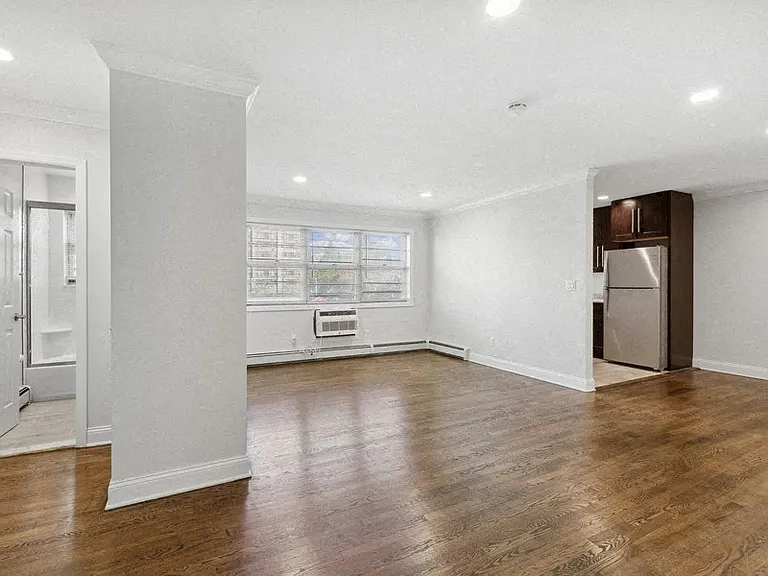 314 Oakwood Ave Apartments — Photo 7