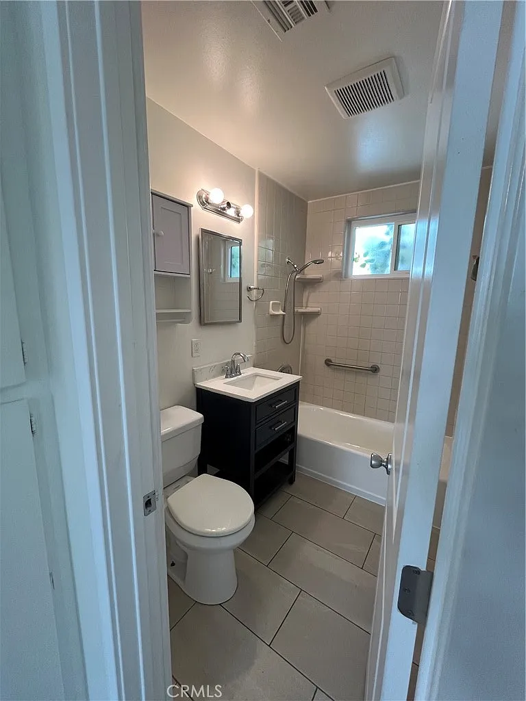 3 bed, 1.5 bath, 1144 sqft, $3,800 — Photo 4