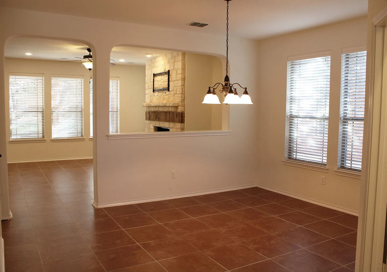 3-Bedroom In Woods Of Alon — Photo 4