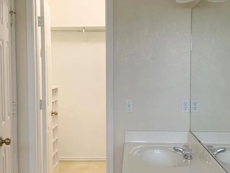 403 Amberdale Oak — Photo 10