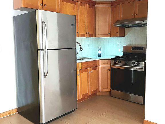 2nd image of 3519 Leavitt St Floor 2