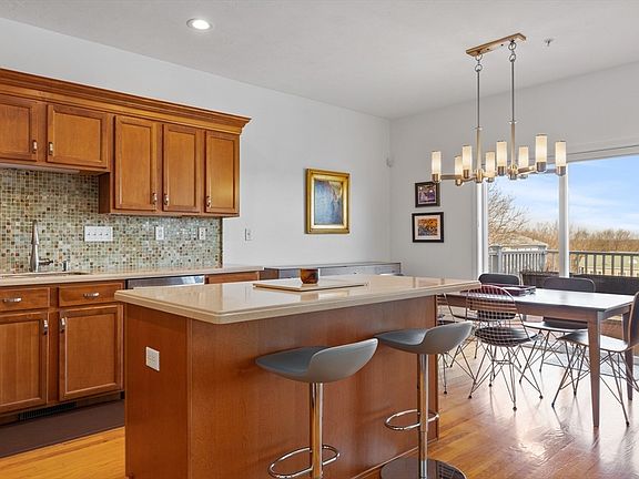 2nd image of 640 Devenwood Way #640