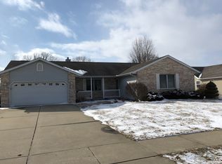 233 Prairie Grass Rd, Chatham, IL 62629