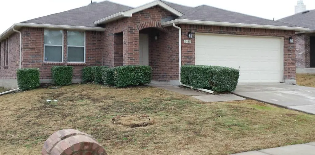 3 bed, 1892 sqft, $2,200 — Photo 1