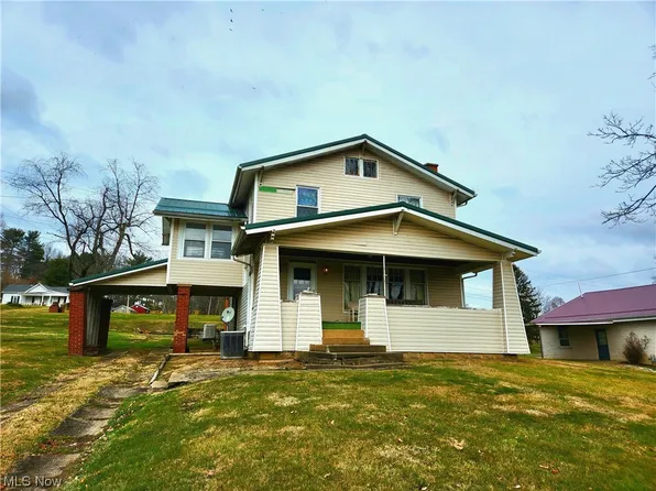 6019 Fairdale Dr, Cambridge, OH 43725