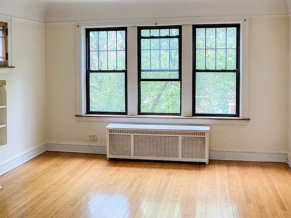 4th image of 2623 W Berwyn Ave APT 2