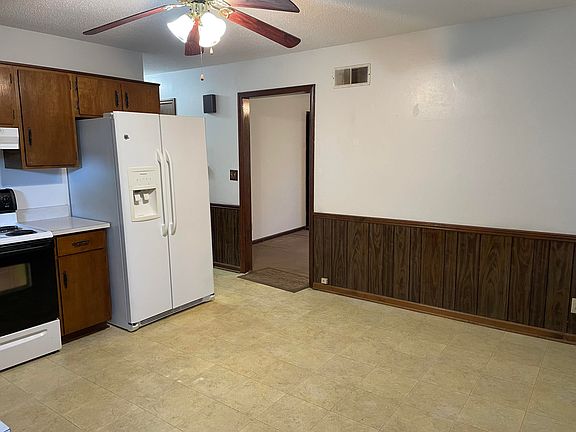 5th image of 190 N Lincoln Ave