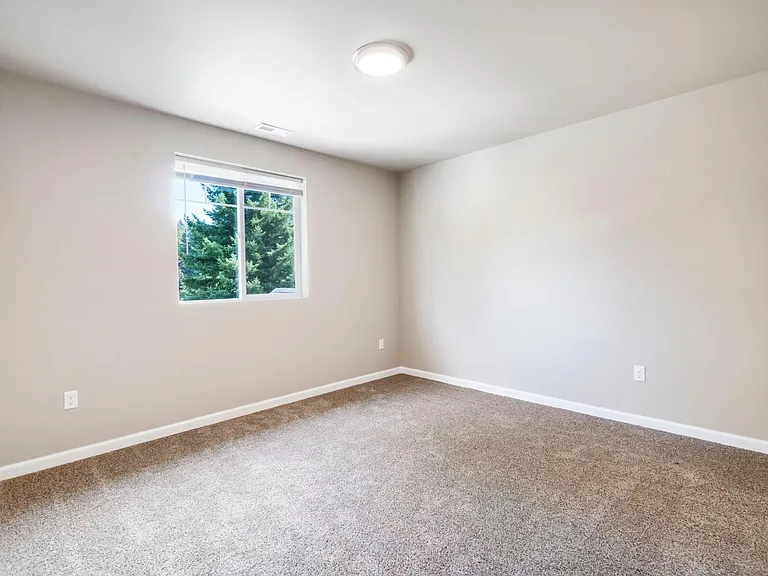 660 Hansen St SE #A — Photo 4