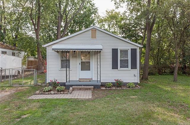 1st image of 21201 Negaunee St
