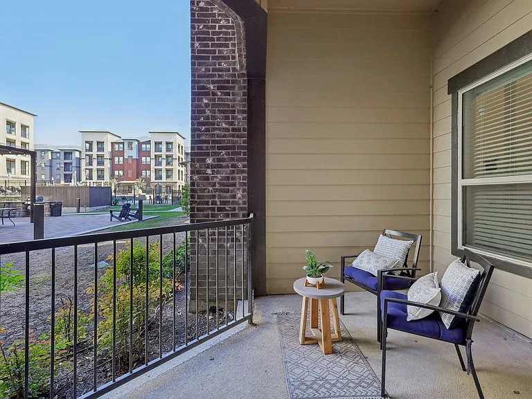 Luxia Craig Ranch — Photo 18