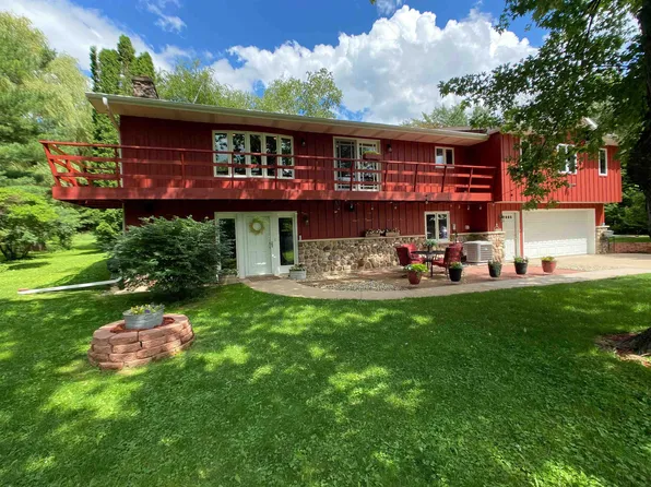 6935 Clow Rd, Winneconne, WI 54986