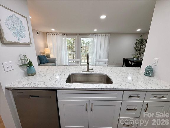 5th image of 1649 Arlyn Cres Unit K