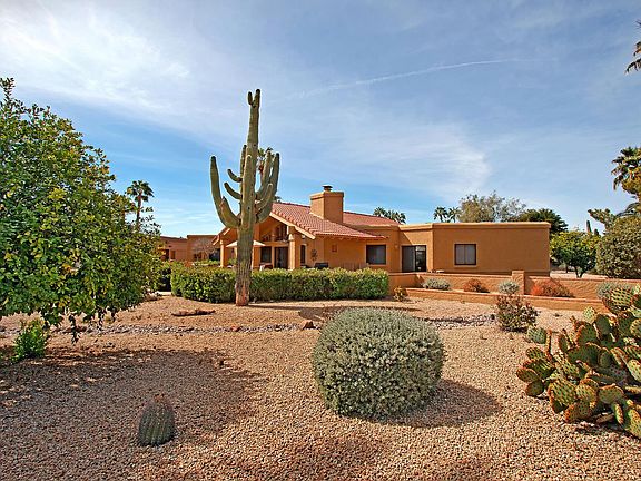 Golf course and mountain views!
