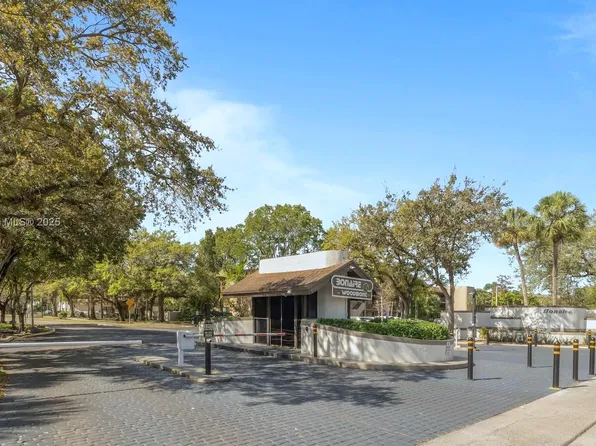 7737 NW 79th Ave APT 301, Tamarac, FL 33321