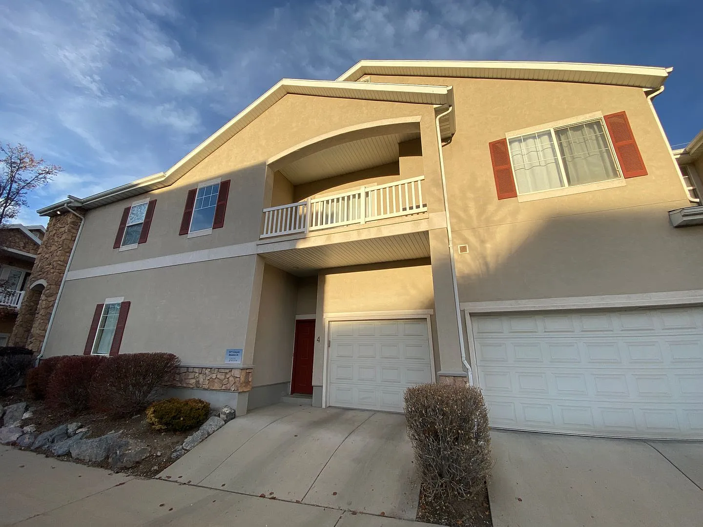 Beautiful Newly Renovated Townhome — Photo 1