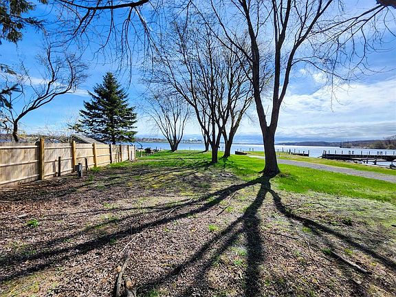4th image of 846 S Lakeshore Dr N