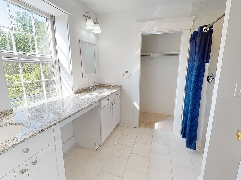 1915 E Market St #3 — Photo 8