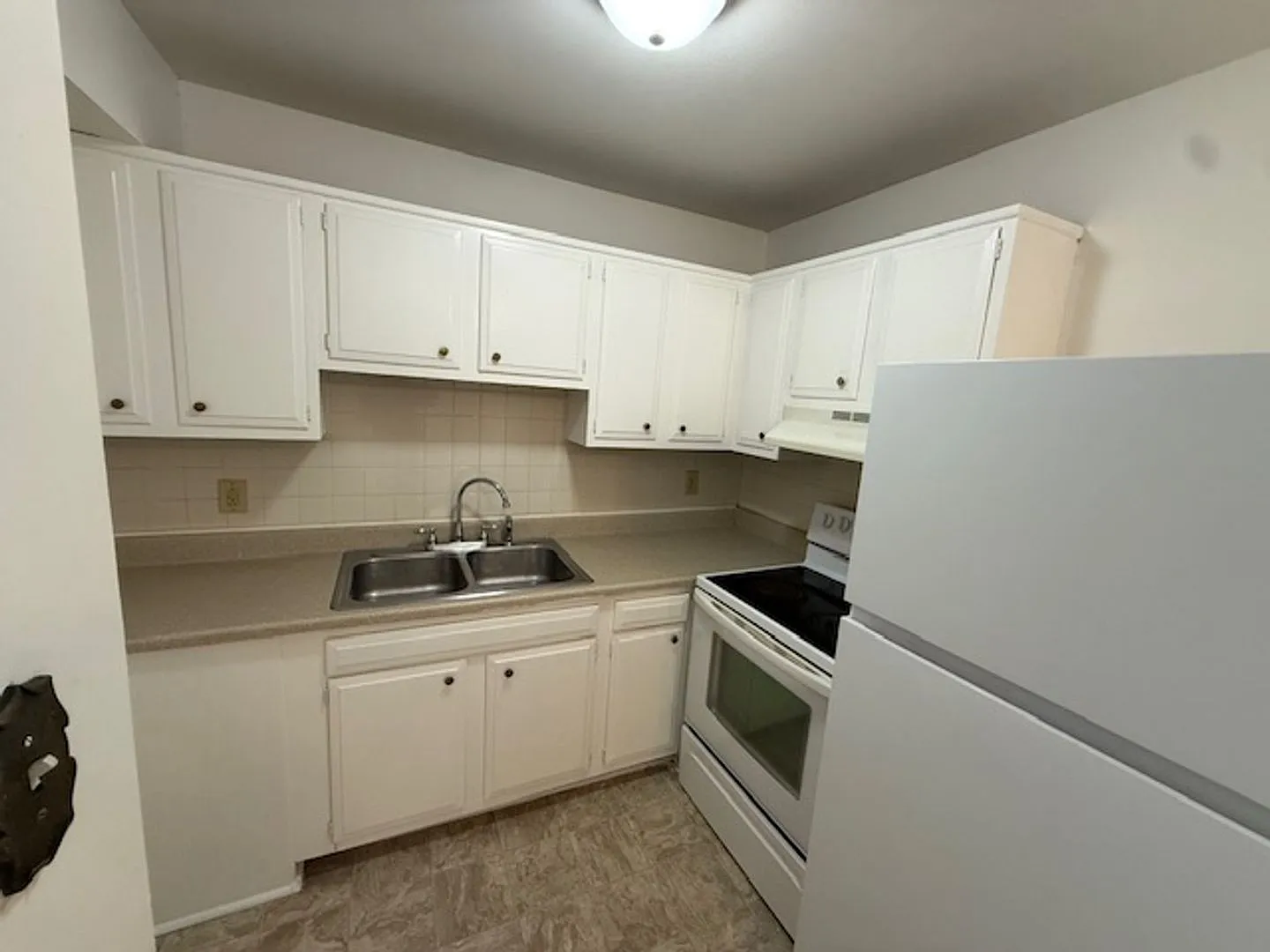 S. Amherst Apartments 1 — Photo 2