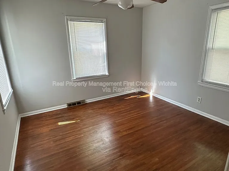2448 E Aloma St — Photo 7