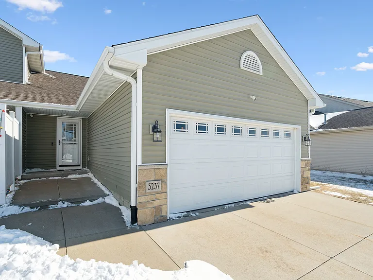 3237 English Cove Ln — Photo 2