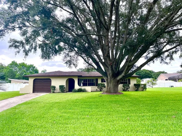 2425 Briarwood Ln, Eustis, FL 32726