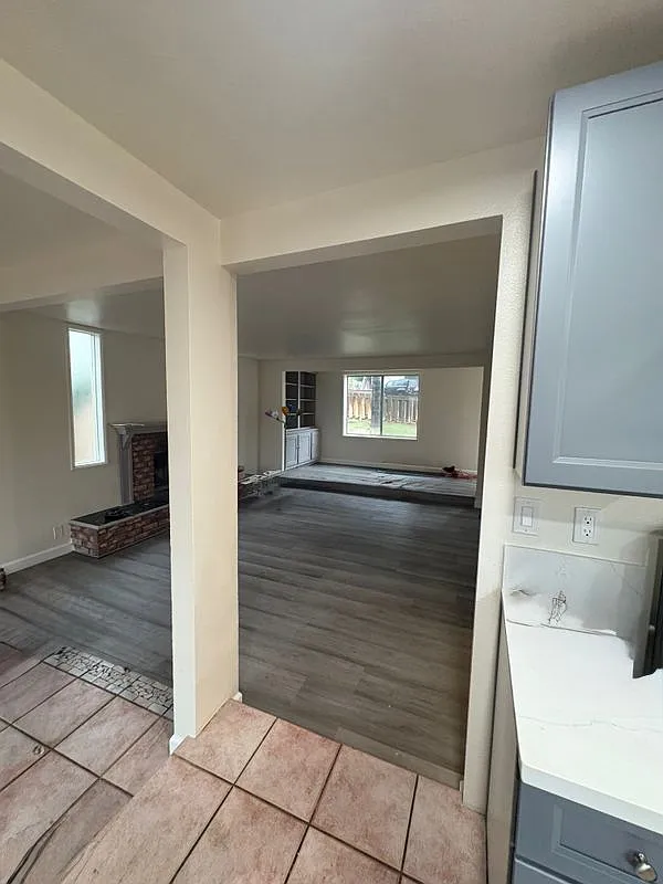 3 bed, 2.0 bath, 1284 sqft, $3,500 — Photo 3