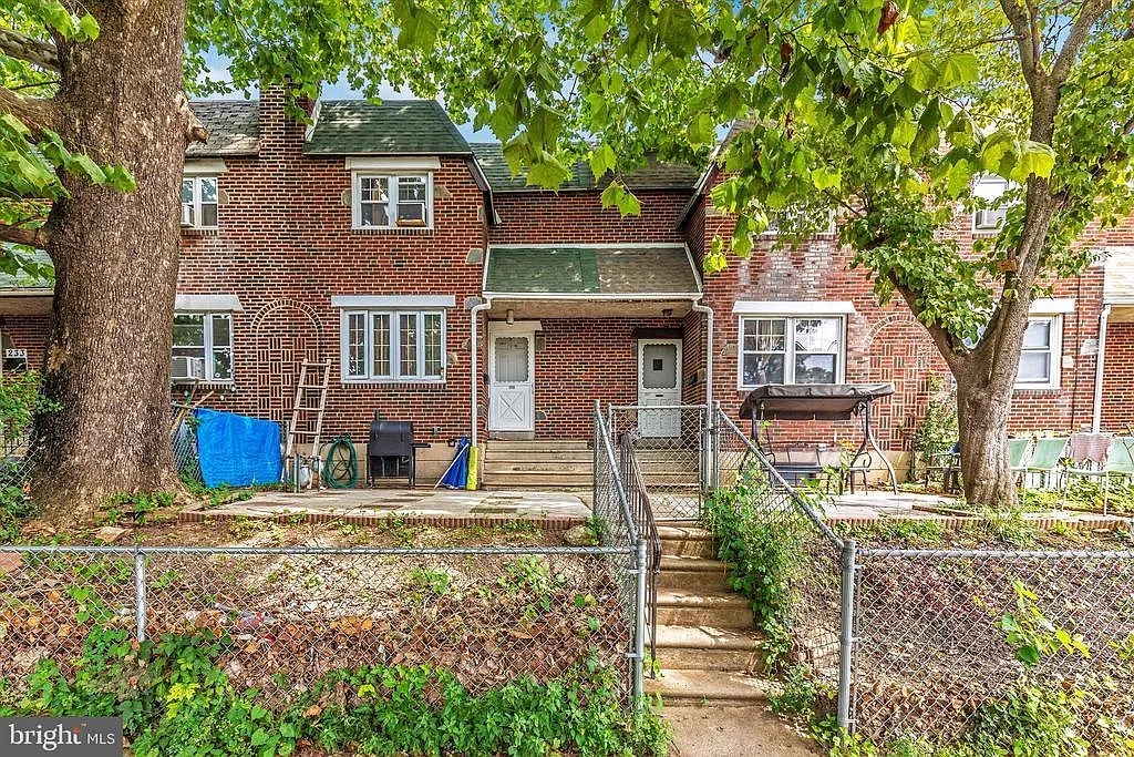 229 Sherbrook Blvd photo 1
