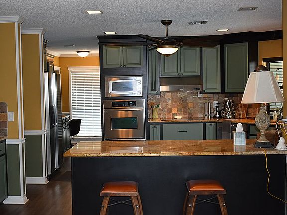 3rd image of 477 Dover Cir