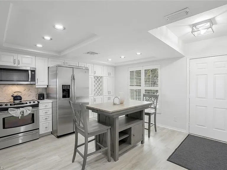 9101 Vanderbilt Dr #203 — Photo 8