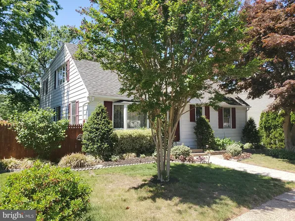 512 W Cedar Ave, Oaklyn, NJ 08107