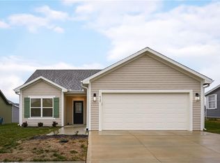 412 NE Poplar Ct, Oak Grove, MO 64075