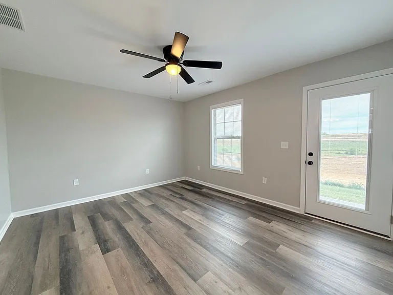 7020 Caravan Dr — Photo 12