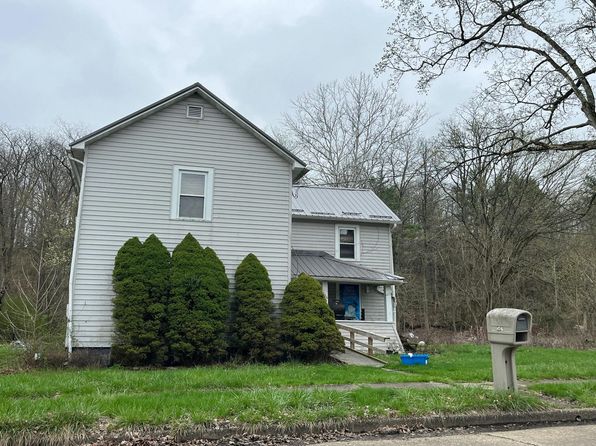 136 Hanna Ave, Adena, OH 43901