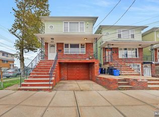 403 6th St, Harrison, NJ 07029