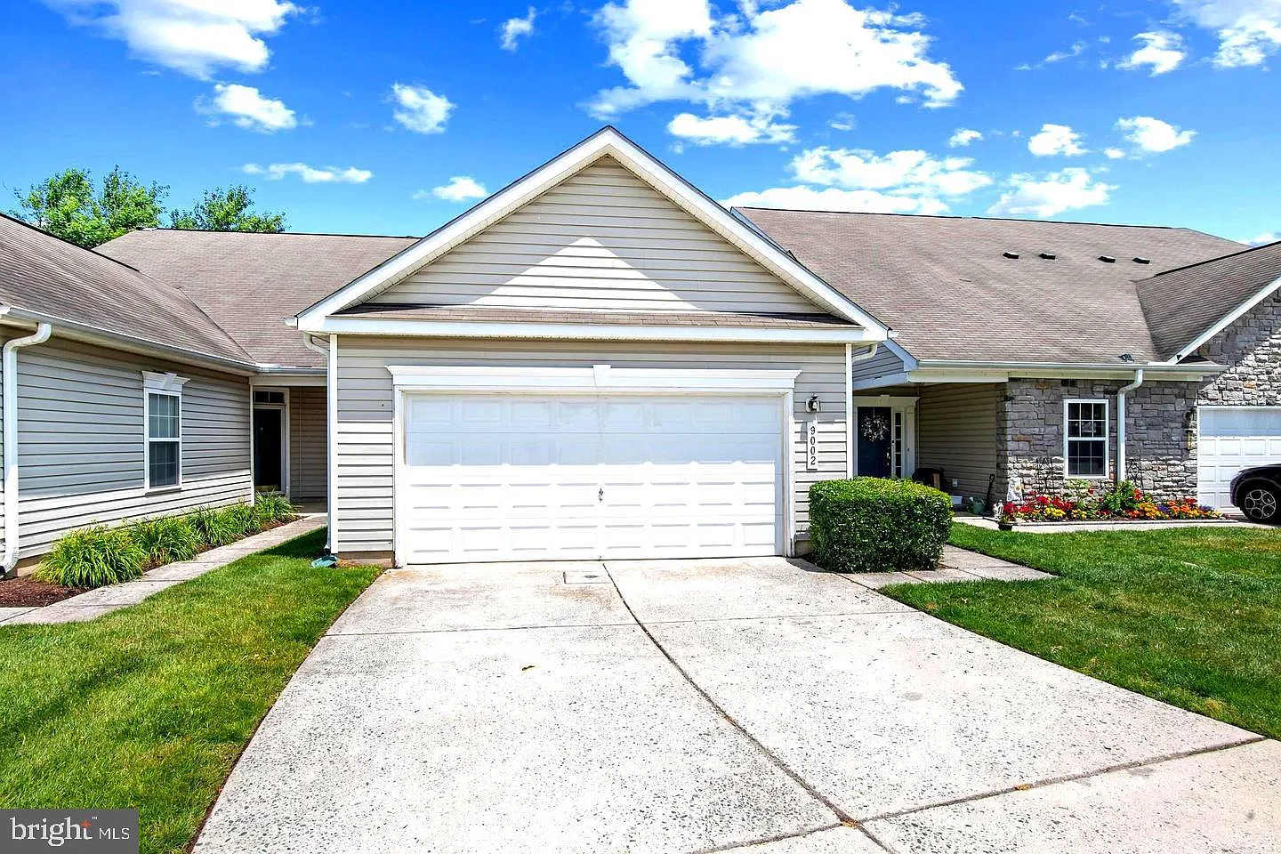 2 bed, 2.0 bath, 1628 sqft, $1,900 — Photo 1