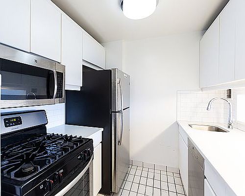 4th image of 225 W 83rd St APT 18J