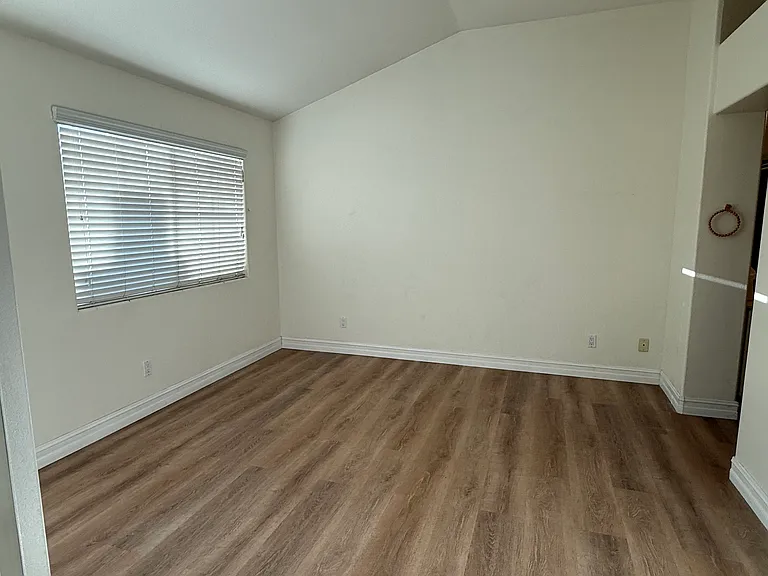 W Summerfield Cir — Photo 1