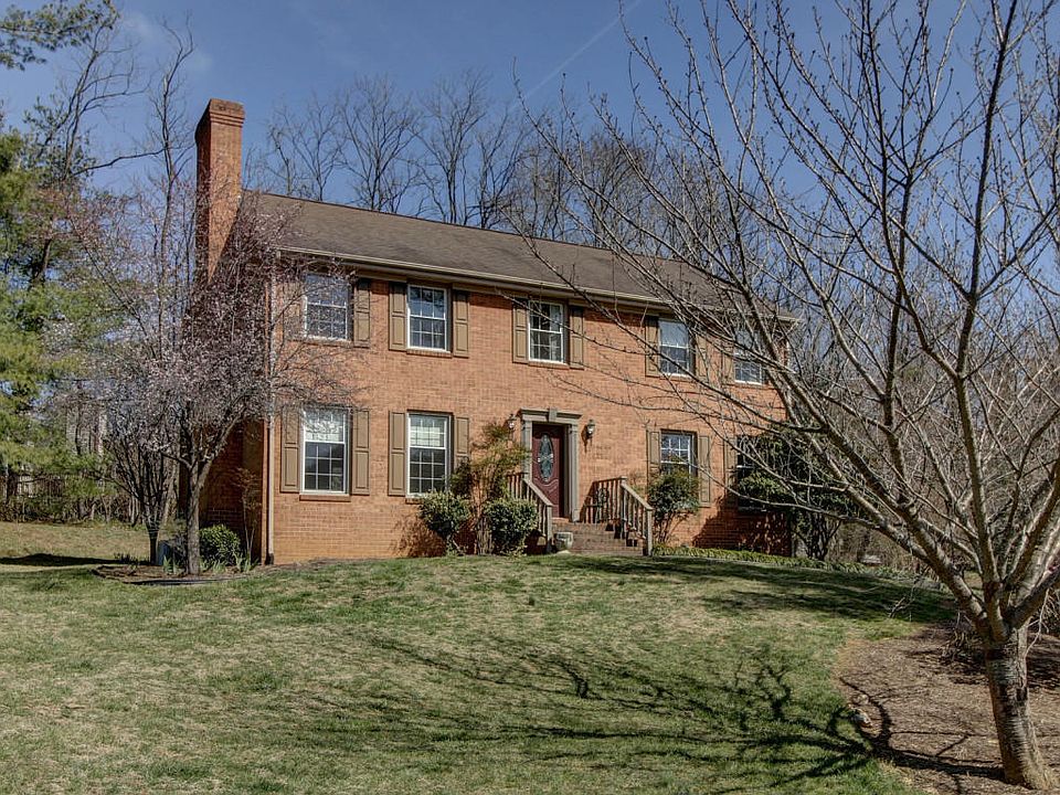 1st image of 185 Ivy Ln