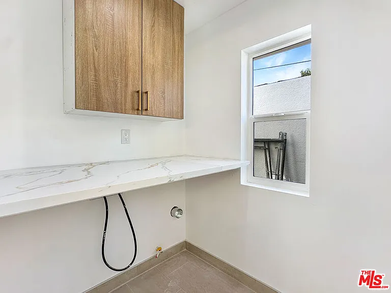 5930 Willoughby Ave — Photo 12