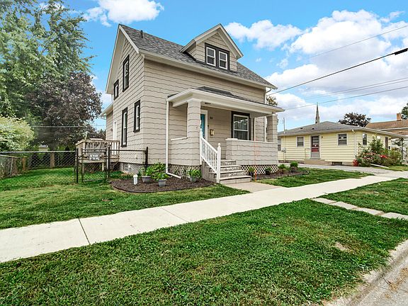 3rd image of 809 2nd St
