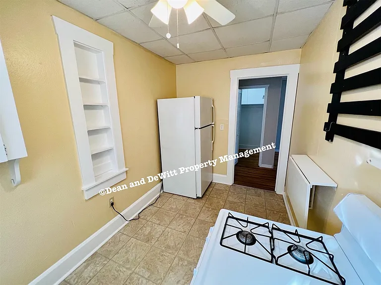 1233 Oak St NE #7 — Photo 6