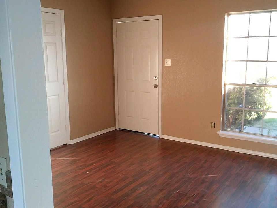 2nd image of 4606 Sherwyn Dr