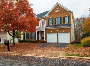 25694 S Village Dr, Chantilly, VA 20152