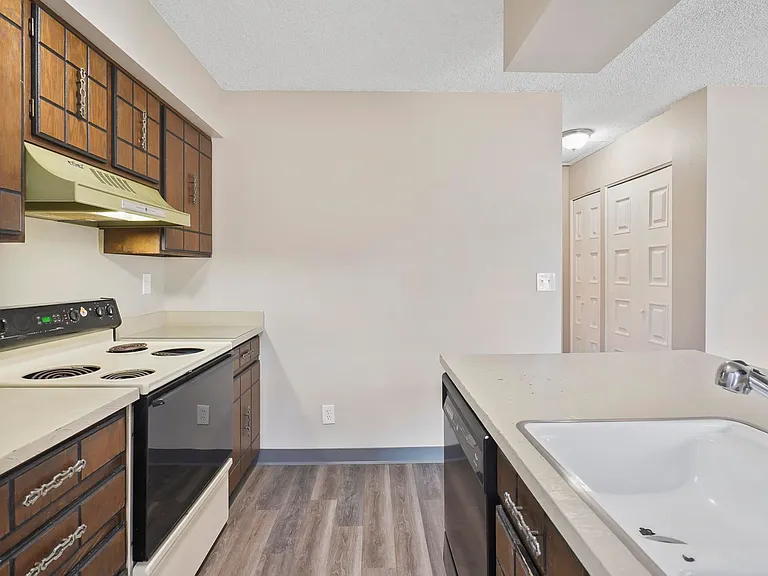 608 Crown Ridge Dr — Photo 9